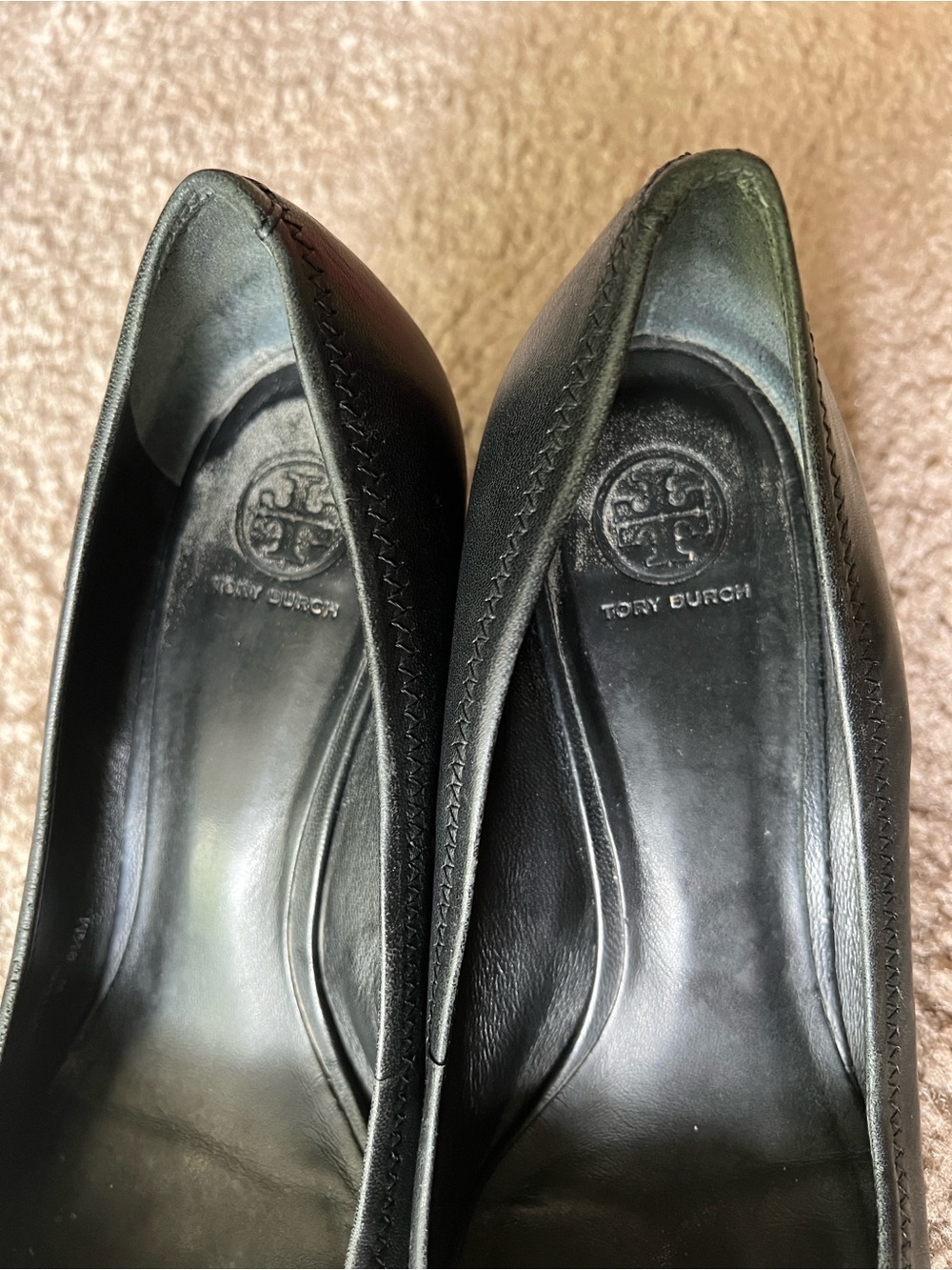 Tory Burch Sally Wedge Black Gold Logo Leather Heels Pumps Sz 9.5 - Picture 2 of 8